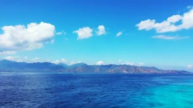 Güneşli deniz manzarası. Bali 'de Rahatlama. 