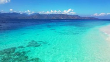 Sabahları açık deniz suyu. Jamaika, Karayipler 'in Doğa Sahnesi.