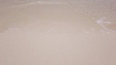 Kristal suyla kumsal. Bali 'de yaz tatili.