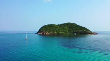 Tropikal cennet adasının en iyi manzarası. Yaz seyahati konsept görüntüleri