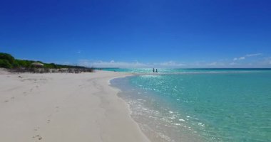 Gün ortasında kıyı şeridi açık olacak. Koh Samui 'ye yaz gezisi, Tayland, Asya.
