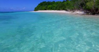 Gündüz vakti yumuşak ve sakin su. Bali 'de Tatil.