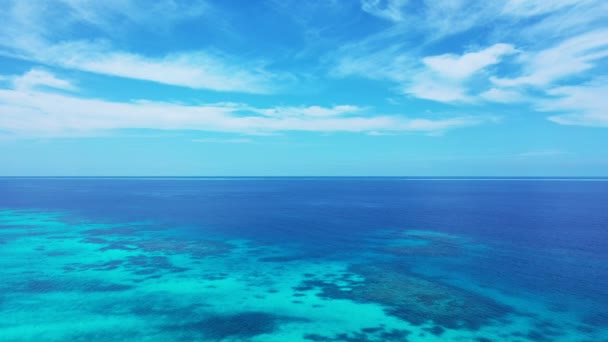 ターコイズブルーの海の自然背景 モルディブ 南アジアの夏の海の景色 — ストック動画
