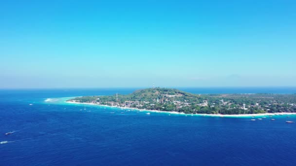 Vista Aérea Ilha Com Pequenos Edifícios Natureza Tropical Bali — Vídeo de Stock
