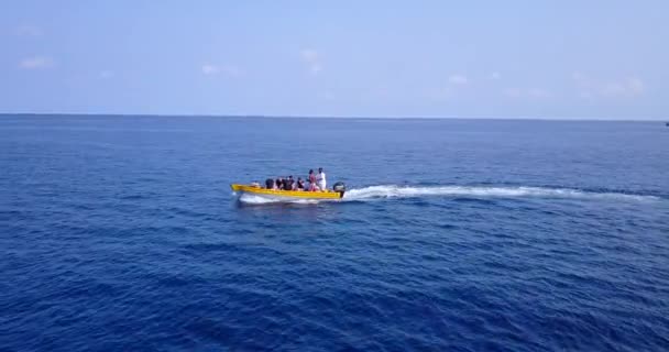 Jacht Turystów Poruszających Się Morzu Tropikalne Wakacje Bahamy Karaiby — Wideo stockowe