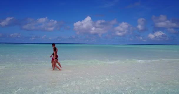 Hawaii Coppia Spiaggia Vacanza Estiva Viaggiare Divertendosi Destinazione Tropicale Kauai — Video Stock