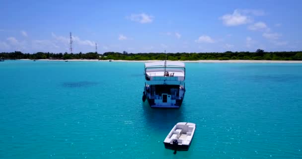 Boote Der Nähe Der Grünen Insel Mittag Reisen Nach Bora — Stockvideo