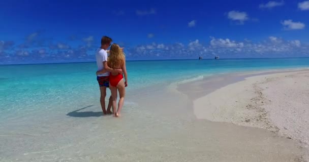 Happy Romantic Couple Tropical Beach — Stock Video