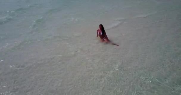몰디브에서 수영복을 아름다운 — 비디오