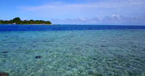 海波涛汹涌 有岛屿背景 牙买加 加勒比的热带自然景观 — 图库视频影像