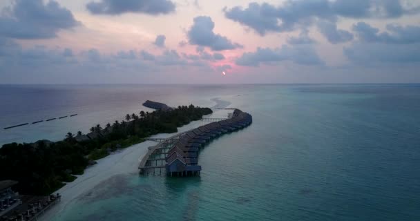 Przytulne Bungalowy Wyspie Idylliczny Charakter Indonezji — Wideo stockowe