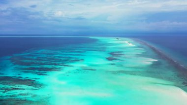 Sonsuz turkuaz deniz kenarı. Endonezya, Bali 'de yaz havası.