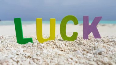 Sahilde şans mesajı. Bahamalar, Karayipler 'de tropik tatil. 