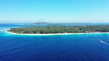 Drone 'dan deniz manzaralı. Endonezya, Bali 'de tropik bir manzara.  