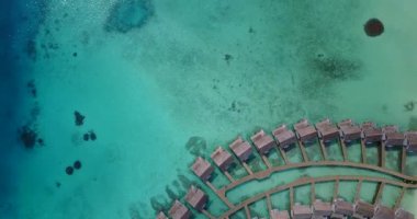 Adadaki lüks bungalovlar. Bali 'de Rahatlama. 
