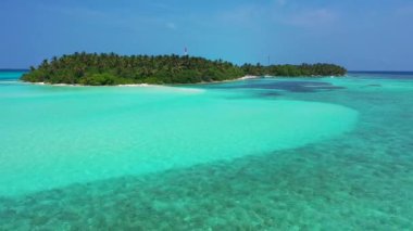 Gündüz vakti Brigt turkuaz deniz manzarası. Bali 'de yaz tatili.
