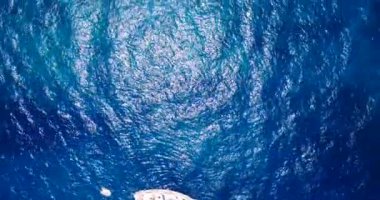 Titrek dalgalı deniz suyu. Tayland 'a Seyahat.