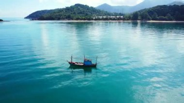 Deniz kıyısında, dağlarda. Tayland 'a yaz yolculuğu.