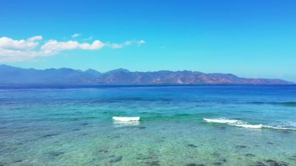 Laufende Wellen Ufer Mit Berghintergrund Reisen Nach Bora Bora Französisch — Stockvideo