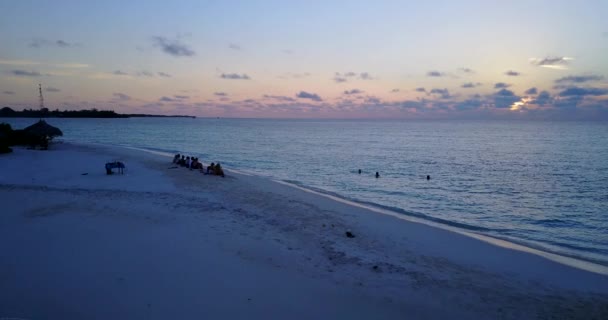人们在海滨观看日落 马尔代夫 南亚的夏季海景 — 图库视频影像
