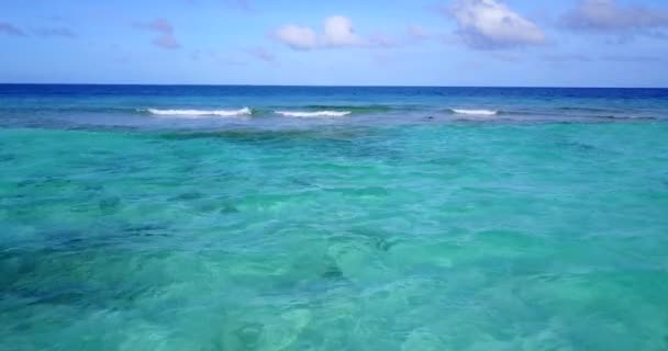Mirando Olas Mar Movimiento Vacaciones Exóticas Maldivas Asia Del Sur — Vídeo de stock