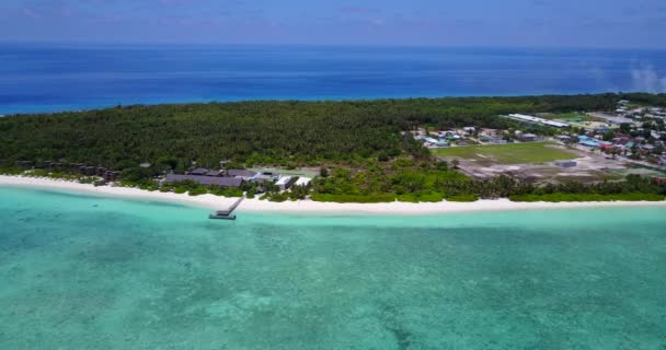 Blick Von Der Drohne Auf Tropische Insel Sommerliche Meereslandschaft Auf — Stockvideo