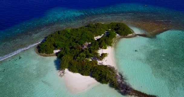 Verbazingwekkend Tropisch Groen Eiland Met Levendige Turquoise Zee Natuurlijke Omgeving — Stockvideo