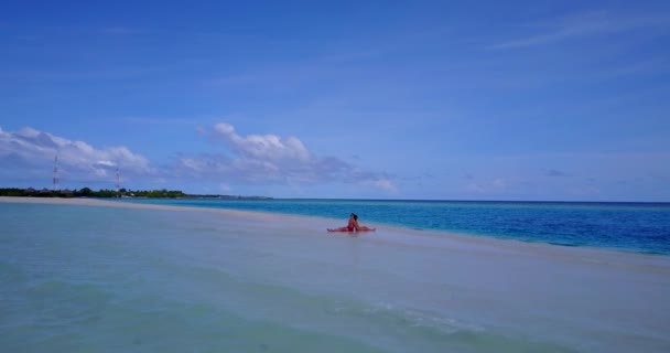 Joven Pareja Feliz Relajándose Playa Tropical Jamaica Concepto Vacaciones Viaje — Vídeos de Stock