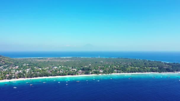 Vista Aérea Isla Con Barcos Atracados Escena Verano Bali Indonesia — Vídeos de Stock