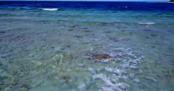 Mirando Olas Mar Corriendo Viaje Bali Indonesia — Vídeo de stock