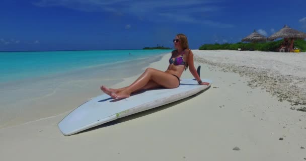Pretty Smiling Woman Bikini Sitting Surfboard Seashore Maldives — Stock Video