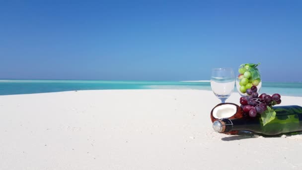 Champanhe Com Uvas Coco Praia Relaxamento Verão Malásia Ásia — Vídeo de Stock