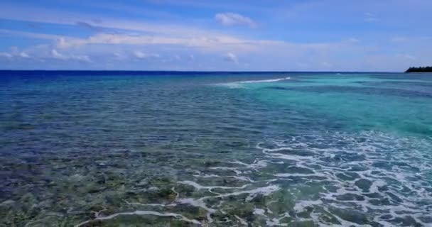 Rimpelde Schuimende Golven Kust Vakantie Doorbrengen Bali Indonesië — Stockvideo