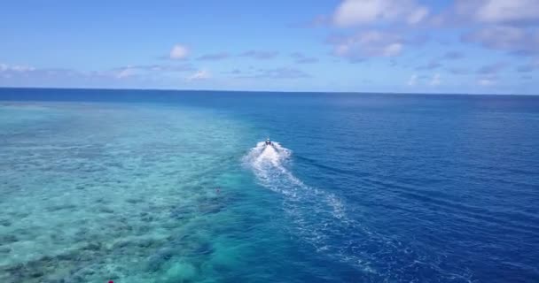 从顶部望去是波纹的海水 印度尼西亚巴厘的假期 — 图库视频影像