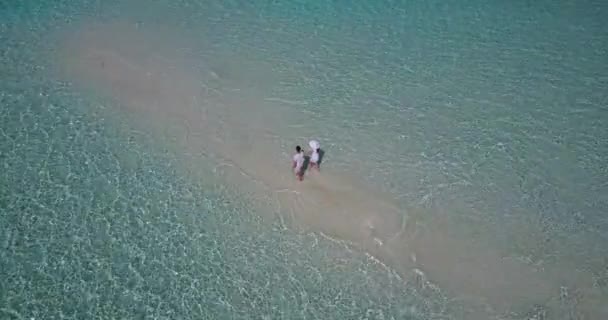 Romantic Couple Tropical Beach — Stock Video