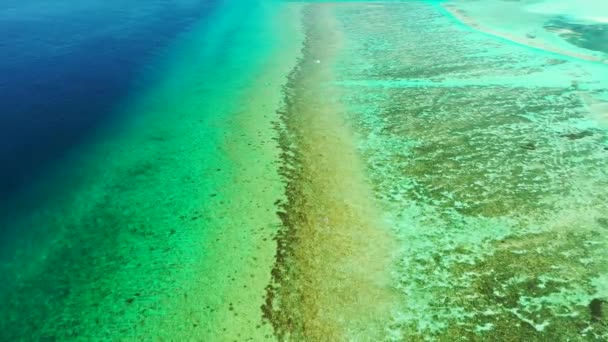 Escondido Tailandia Asia Océano Azul Verde Brillante Con Playa Arena — Vídeo de stock