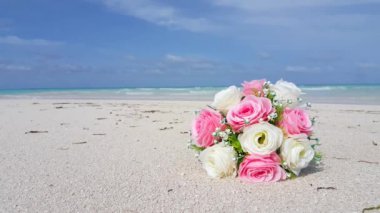 Plajda gelin buketi. Endonezya, Bali 'de yaz tatili.   