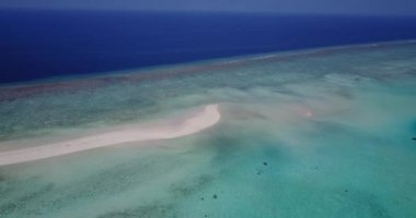 Turkuaz su ve yeşil adaların göz kamaştırıcı manzarası. Asya 'daki Filipinler' in doğal manzarası.