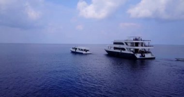 Gündüz vakti güneşli sahil bölgesi. Dominik Cumhuriyeti, Karayipler 'de yaz tropik sahneleri. 