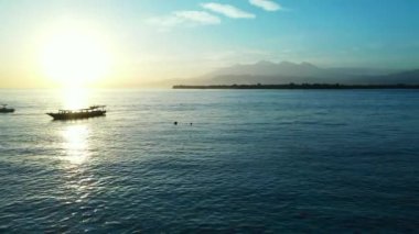 Deniz kenarında gün batımı. Tayland 'da egzotik tatil. 