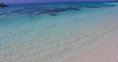 Kıyı şeridindeki şeffaf deniz. Jamaika, Karayipler Manzarası.