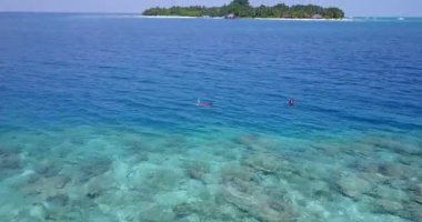 Parlak renklerde deniz pelerini. Bali 'de Rahatlama. 