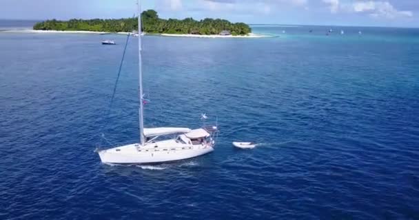 Яхта Движется Синем Море Вид Море Мальдивах Южная Азия — стоковое видео