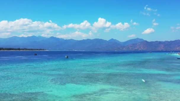 Deniz Kıyısında Dağlarda Endonezya Bali Tatil Sezonu — Stok video