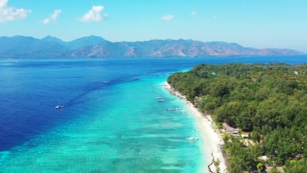 Ilha Com Montanhas Verdes Afiadas Com Mar Azul Turquesa Tailândia — Vídeo de Stock