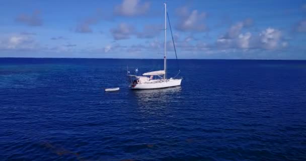 Kapal Pesiar Mewah Hanyut Laut Biru Sifat Eksotis Bora Bora — Stok Video