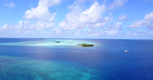 鸟瞰着生机勃勃的大海和小岛 古巴在加勒比的自然背景 — 图库视频影像