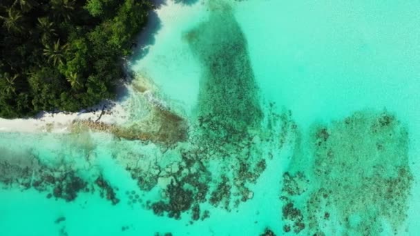 Calma Costa Azul Turquesa Com Verde Exuberante Ilha Longa Viagem — Vídeo de Stock