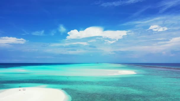 ターコイズブルーの海の緑の島を縁 ボラのエキゾチックな自然 フランス領ポリネシア — ストック動画