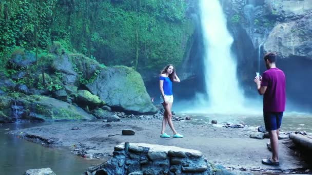 Lovely Couple Enjoying Nature Each Other Waterfall Tropical Island Waterfall — Stock Video